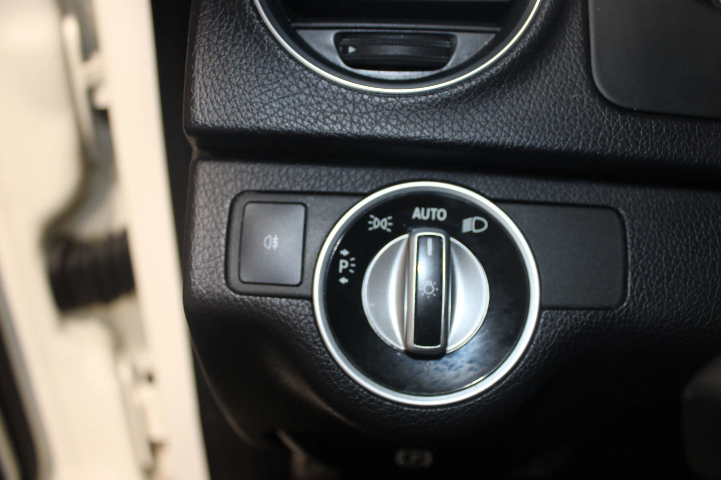 Used 2012 Mercedes-Benz C 250 Sedan image 9