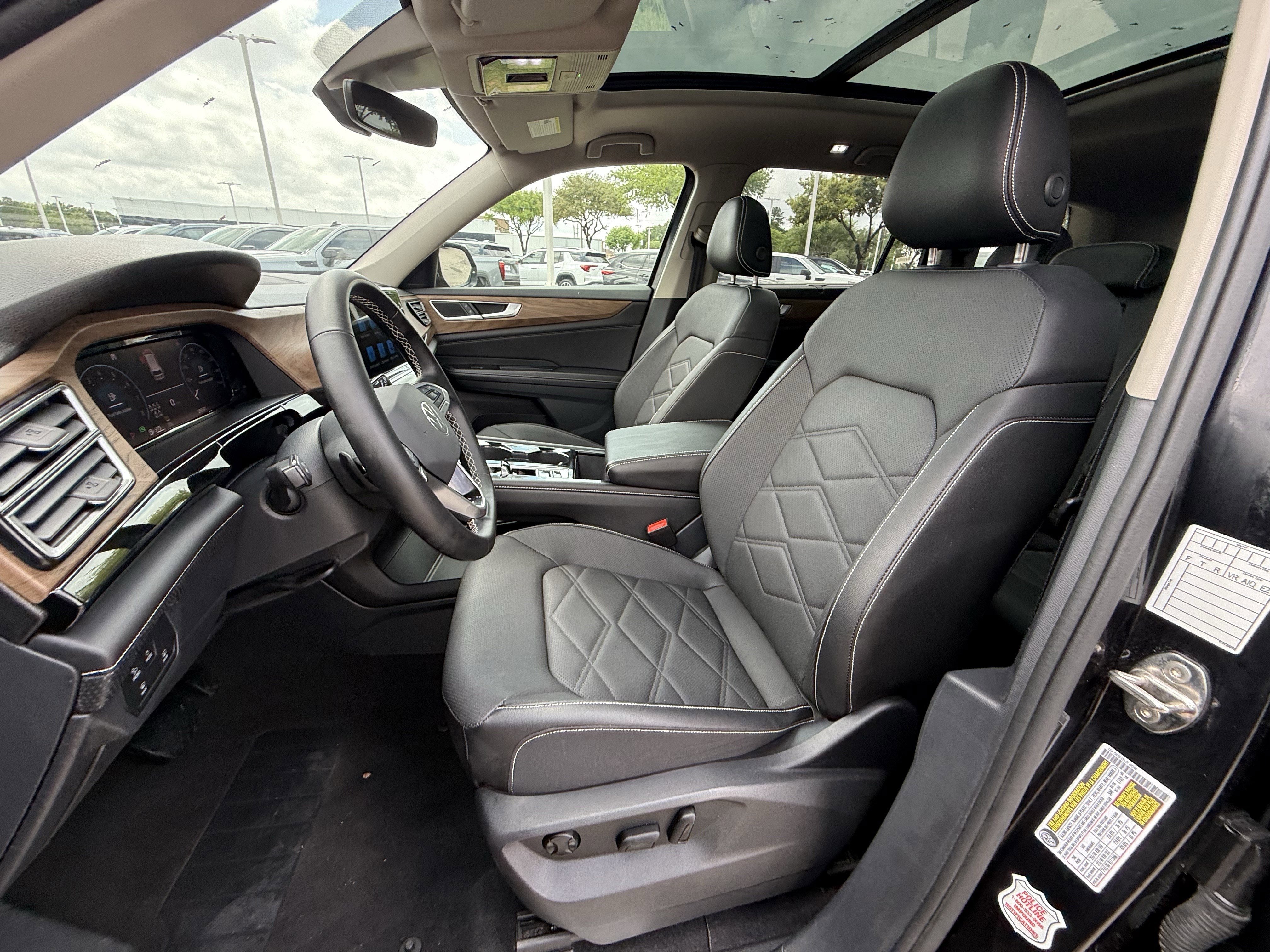 Used 2025 Volkswagen Atlas SE image 28