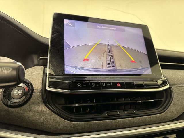 Used 2023 Jeep Compass Latitude w/ Sun and Sound Group AWD/4WD image 8