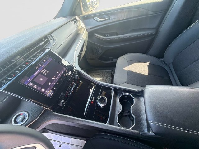 Used 2025 Jeep Grand Cherokee L Laredo AWD/4WD image 25