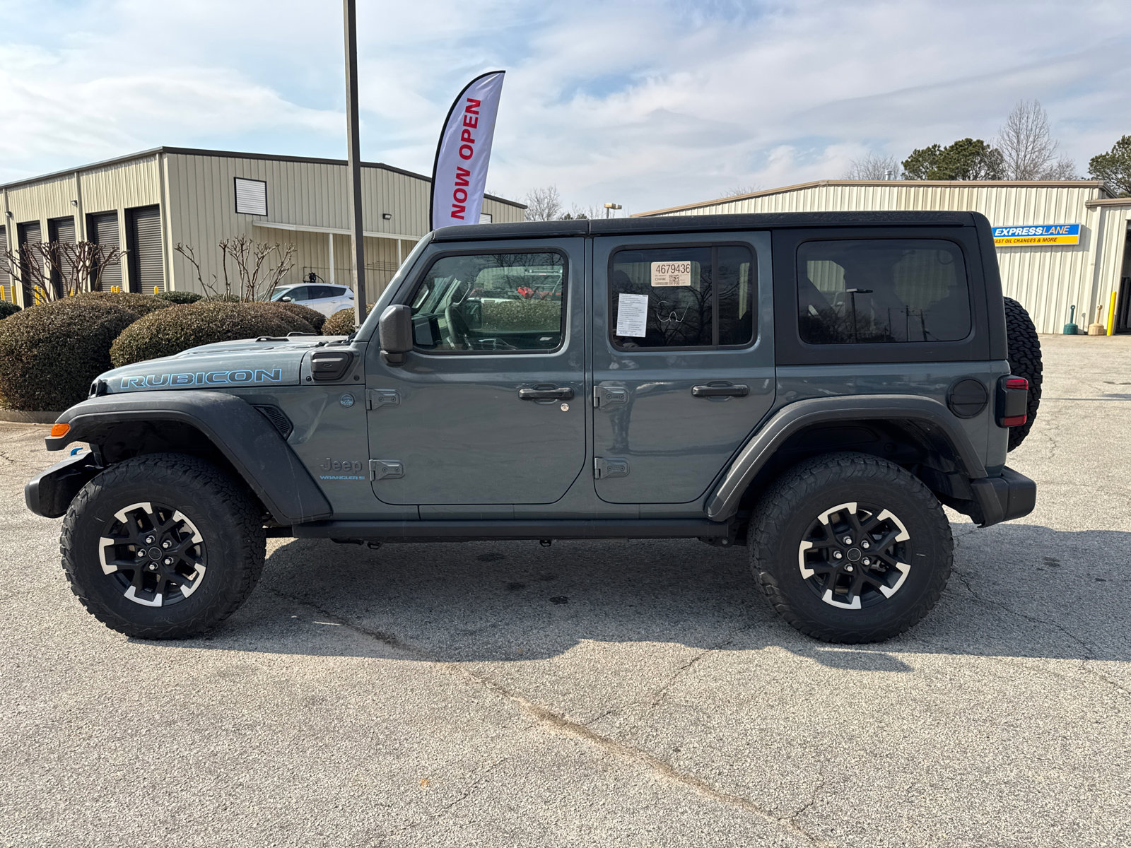 Used 2025 Jeep Wrangler Unlimited Rubicon 4xe image 8
