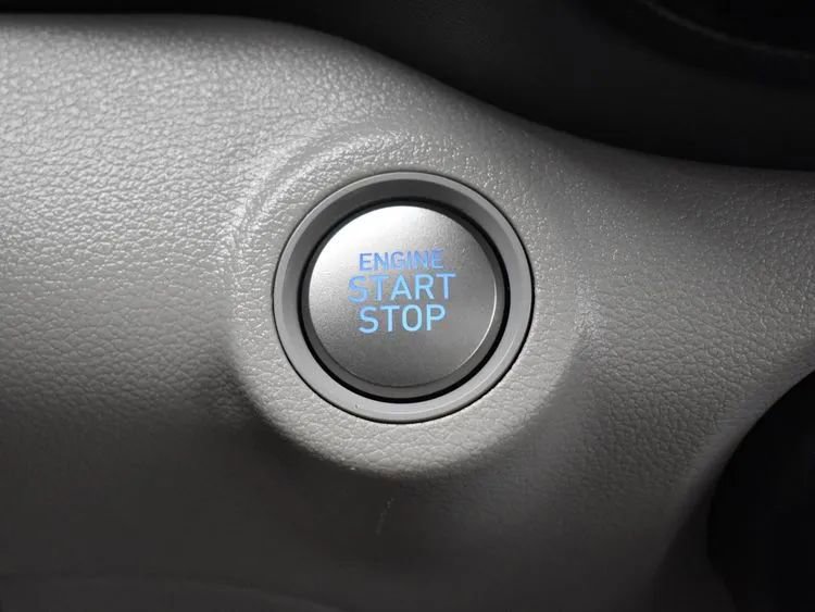 Used 2025 Hyundai Venue SEL image 30