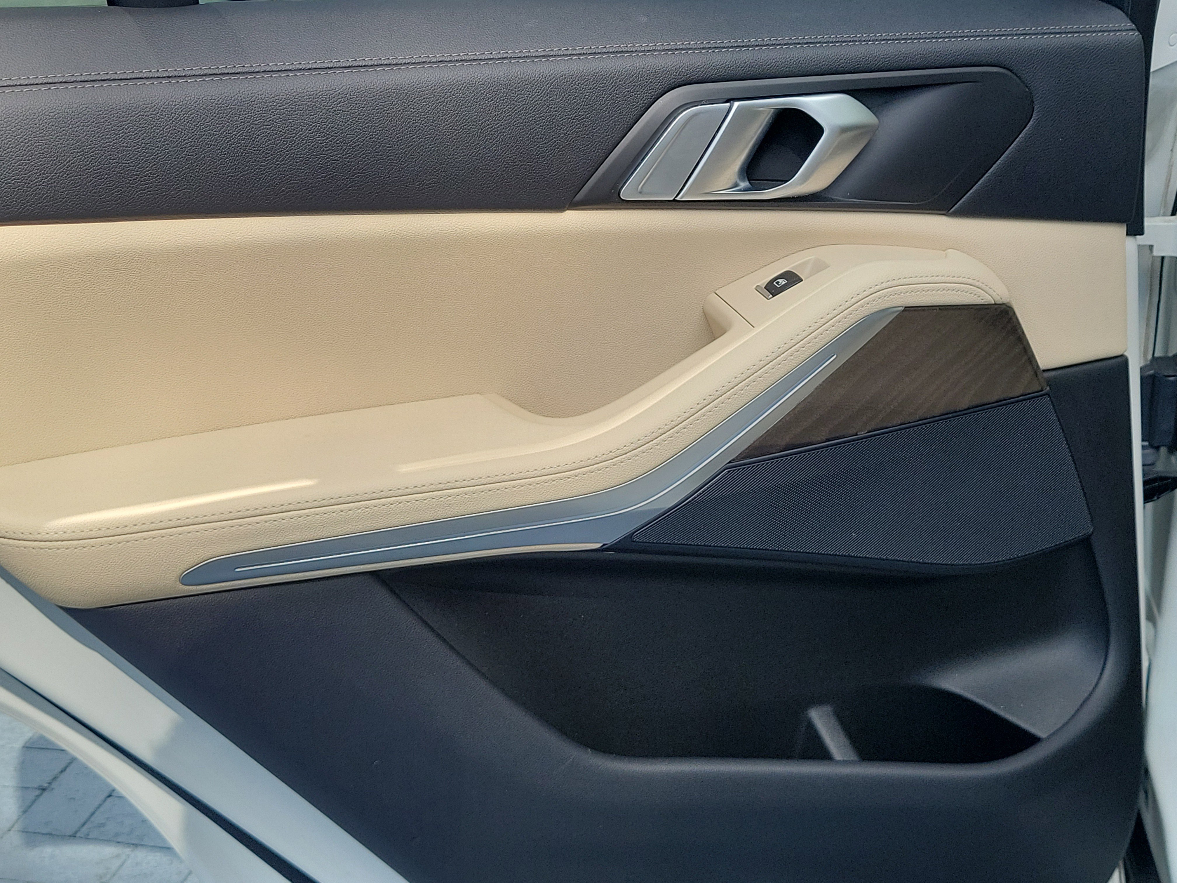 Used 2022 BMW X5 sDrive40i w/ Premium Package image 11