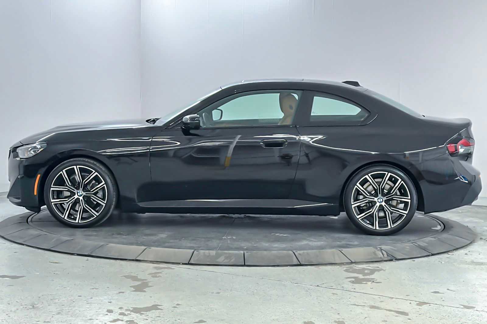 Used 2023 BMW 230i Coupe w/ Premium Package image 5