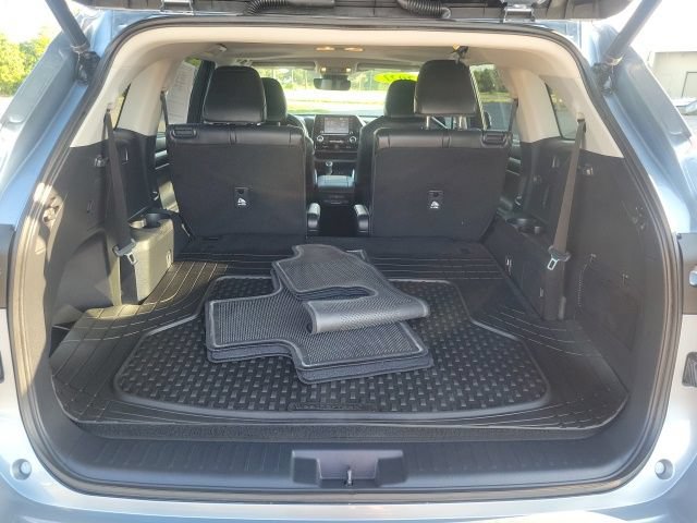 Used 2021 Toyota Highlander XLE FWD image 7