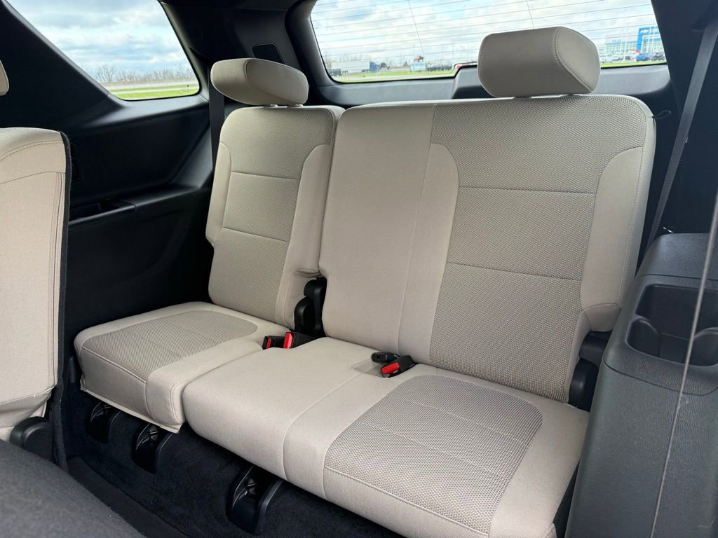 Used 2023 Chevrolet Traverse LS w/ Safety Package image 13