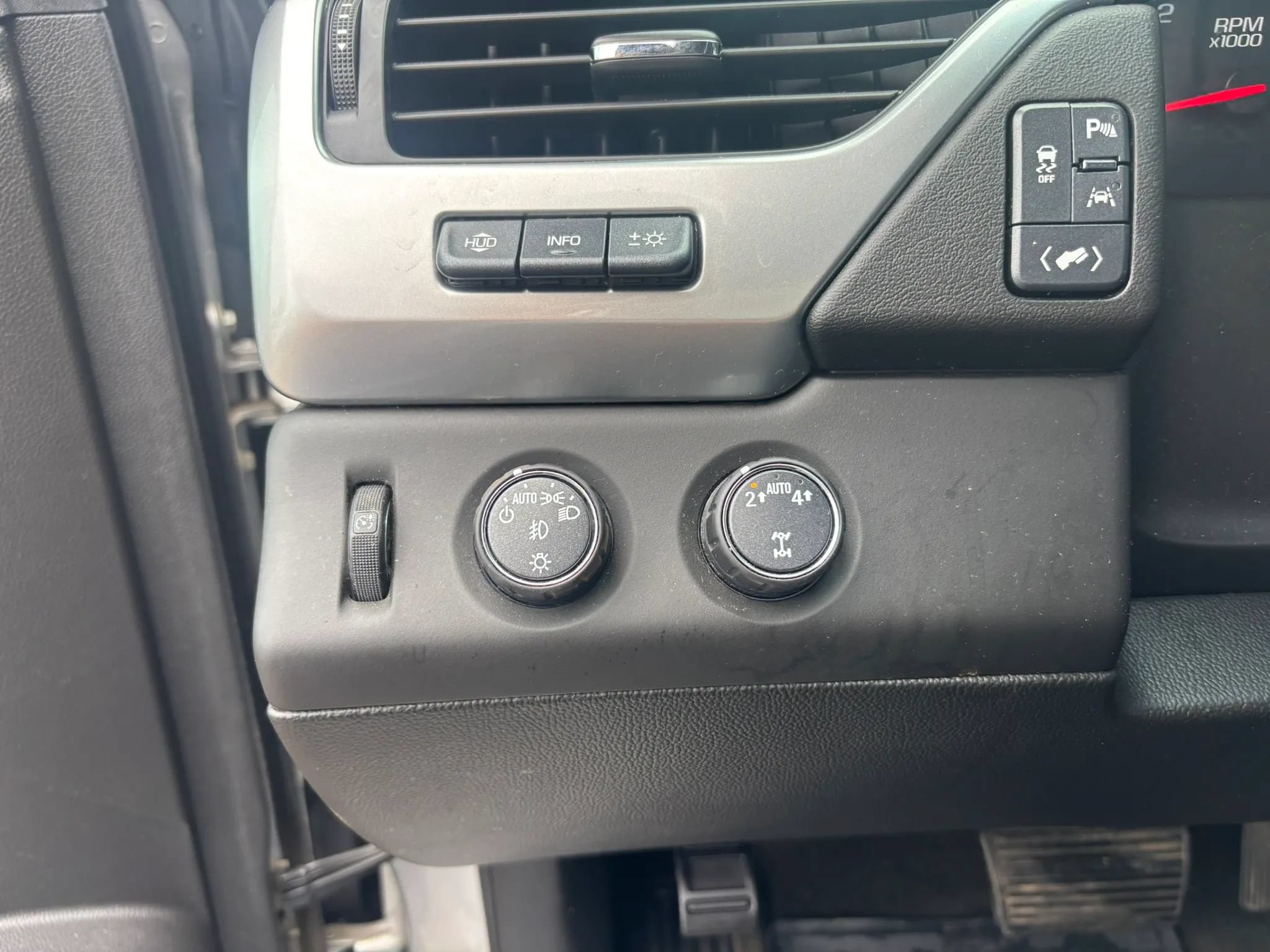 Used 2018 Chevrolet Tahoe Premier AWD/4WD image 24
