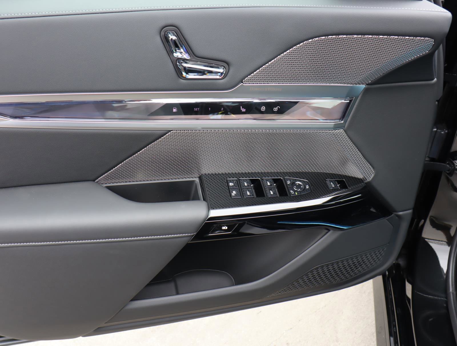 New 2026 BMW 750e xDrive w/ Executive Package image 16