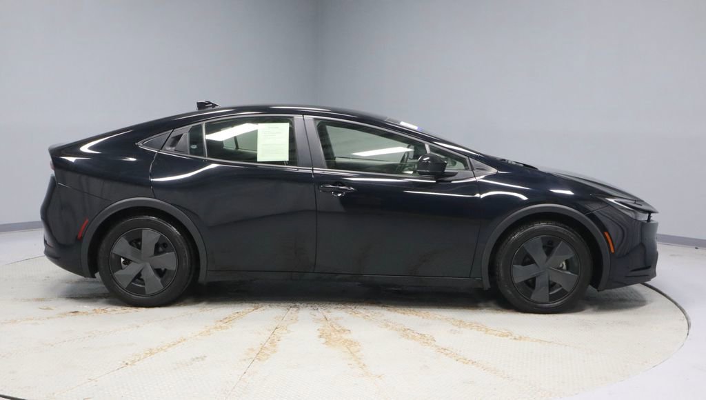 Used 2024 Toyota Prius LE FWD image 11