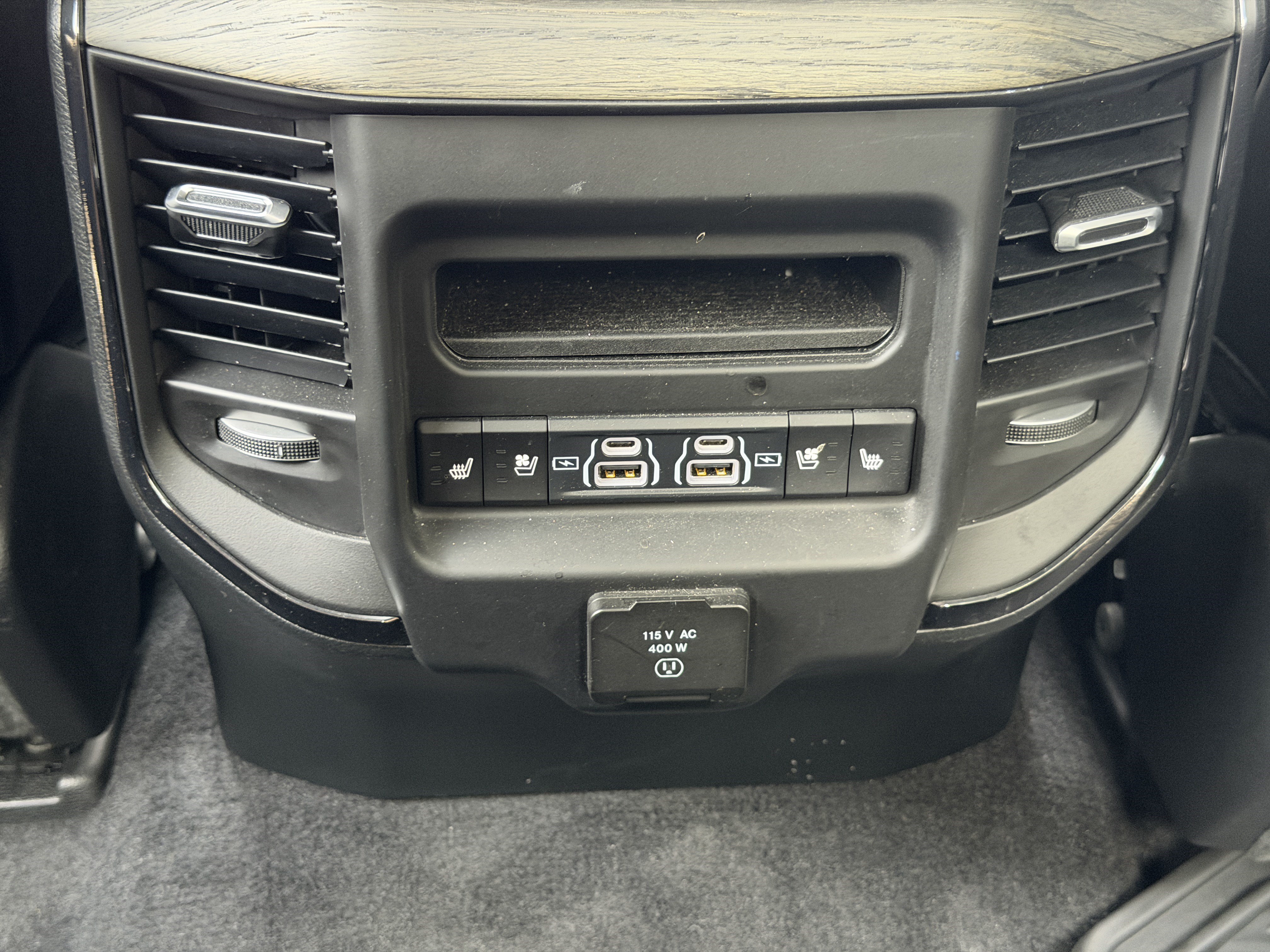Used 2025 RAM 1500 Limited w/ Off Road Group AWD/4WD image 27