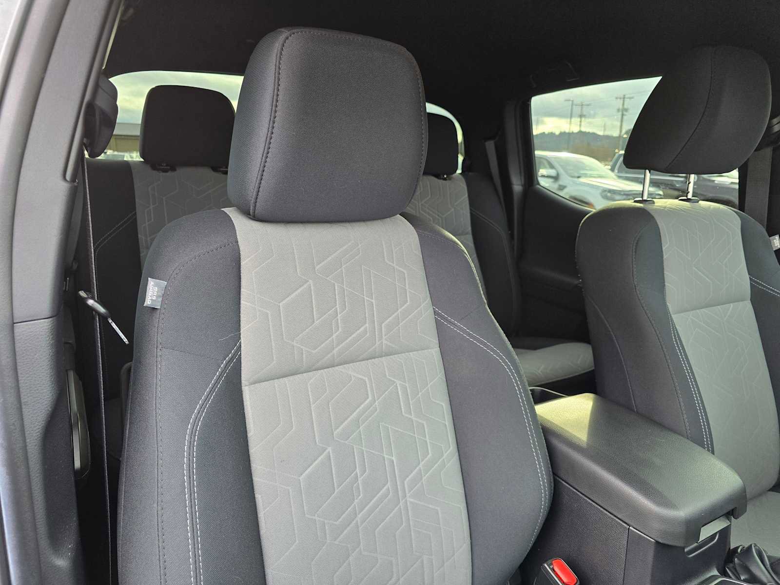 Used 2022 Toyota Tacoma TRD Off-Road image 11