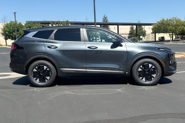 New 2027 Kia Sportage LX FWD image 3
