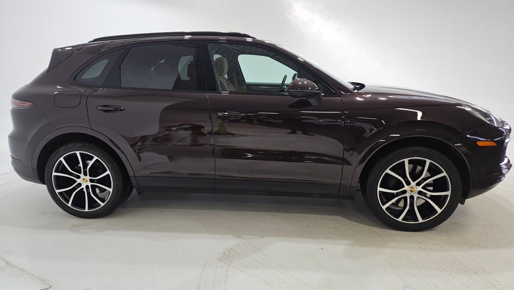 Used 2023 Porsche Cayenne Platinum Edition AWD/4WD image 8