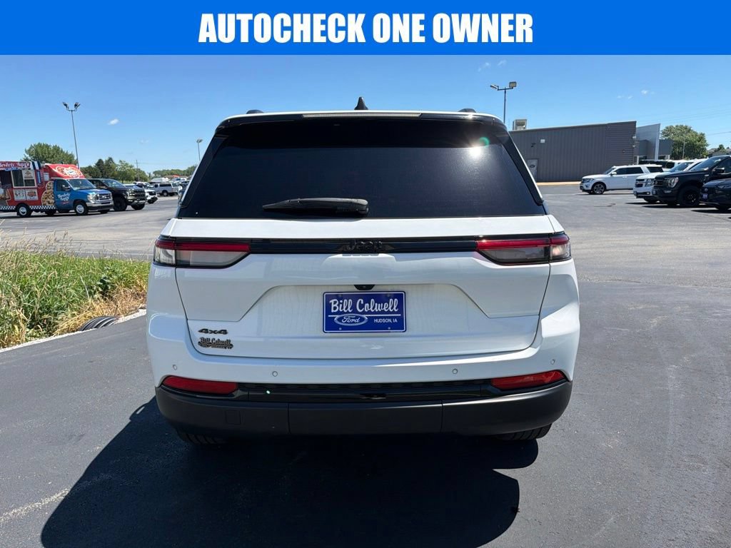 Used 2023 Jeep Grand Cherokee Altitude AWD/4WD image 5
