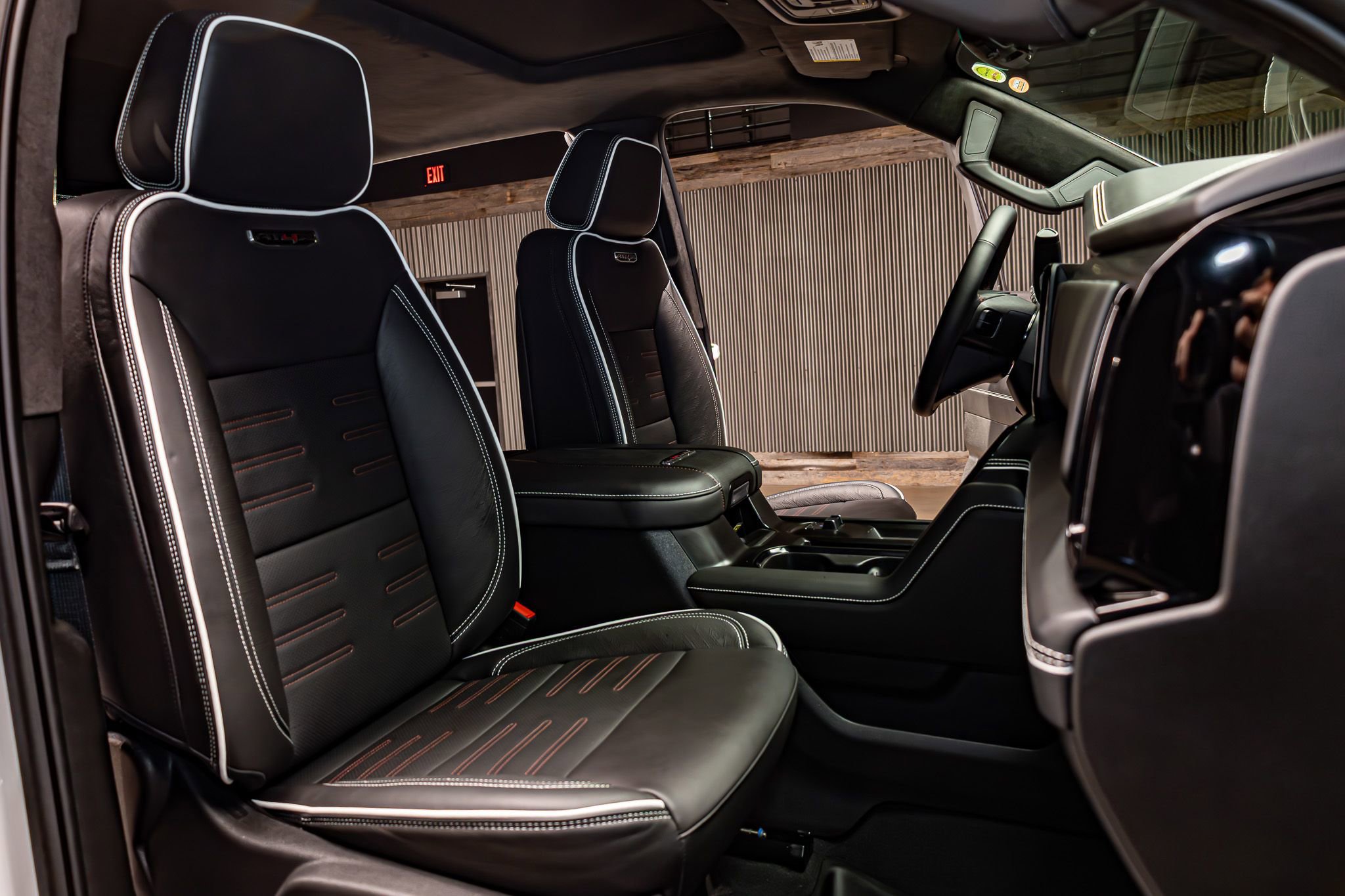 Used 2025 GMC Sierra 2500 AT4X image 28