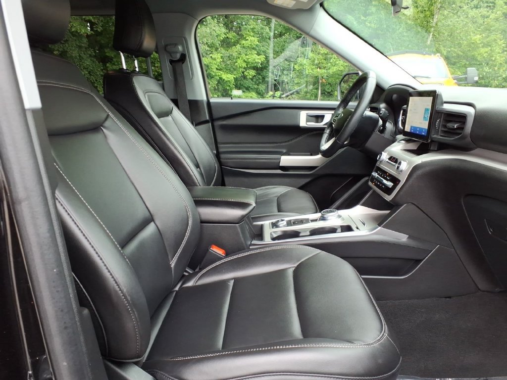 Certified 2023 Ford Explorer XLT w/ Equipment Group 202A AWD/4WD image 10
