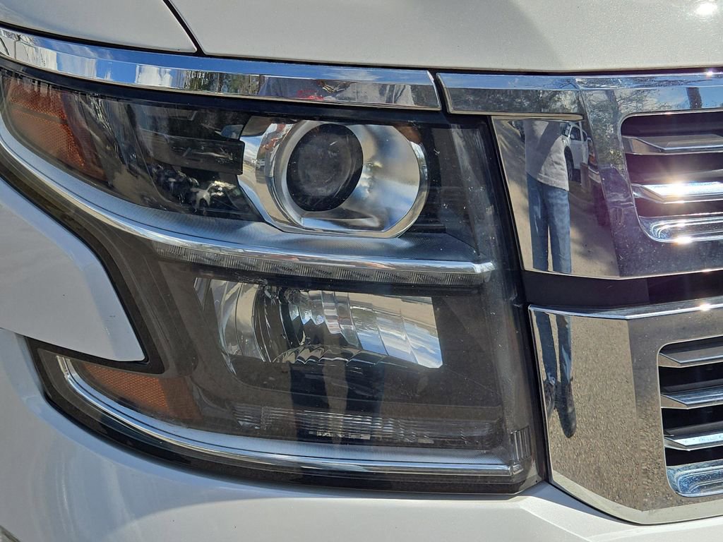 Used 2019 Chevrolet Suburban Premier w/ Premier Plus Edition AWD/4WD image 7