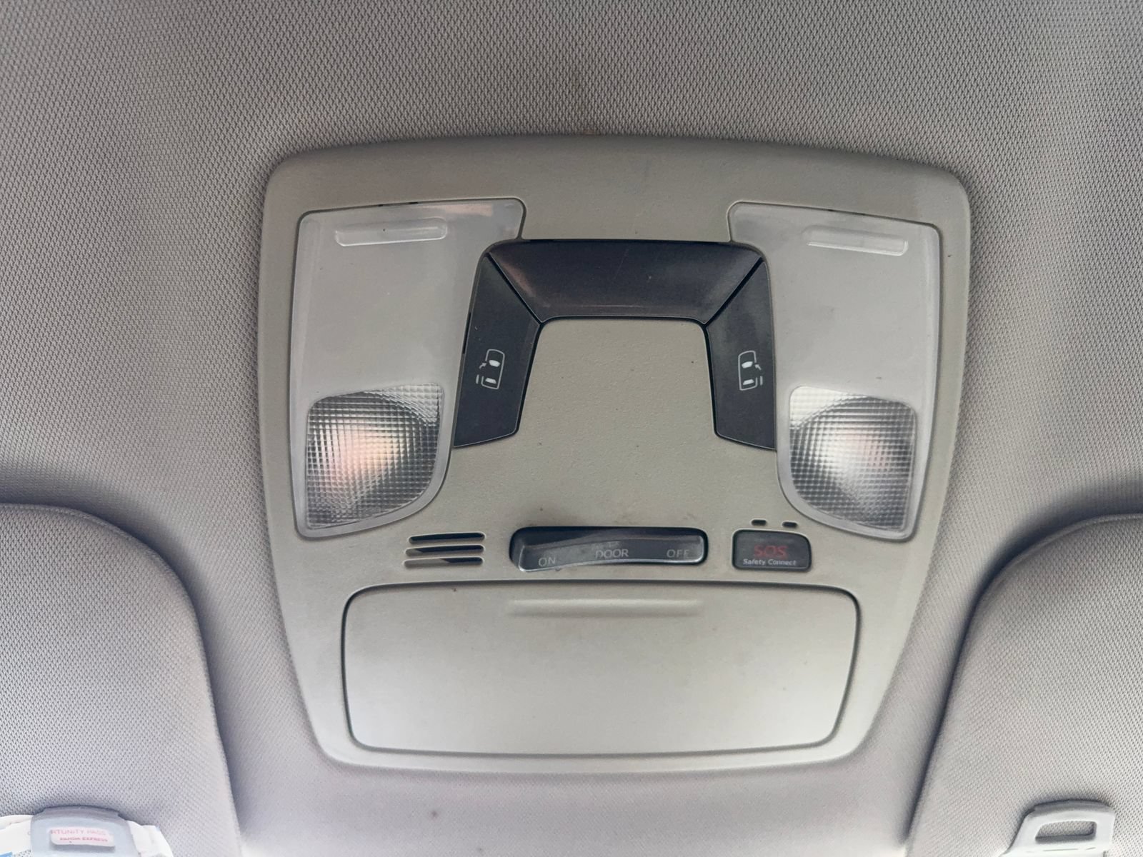 Used 2018 Toyota Sienna LE w/ Carpet Mat Package FWD image 32