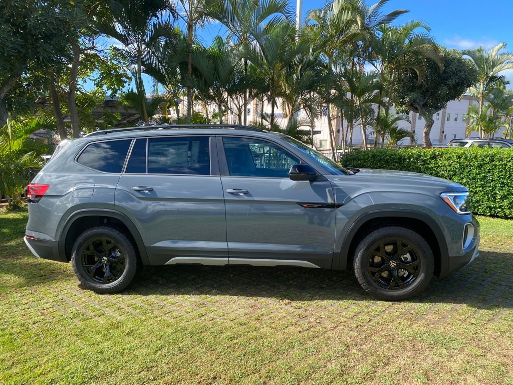 New 2025 Volkswagen Atlas Peak Edition SE image 8