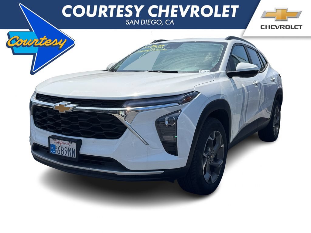 Used 2024 Chevrolet Trax LT w/ Sunroof Package FWD image 1