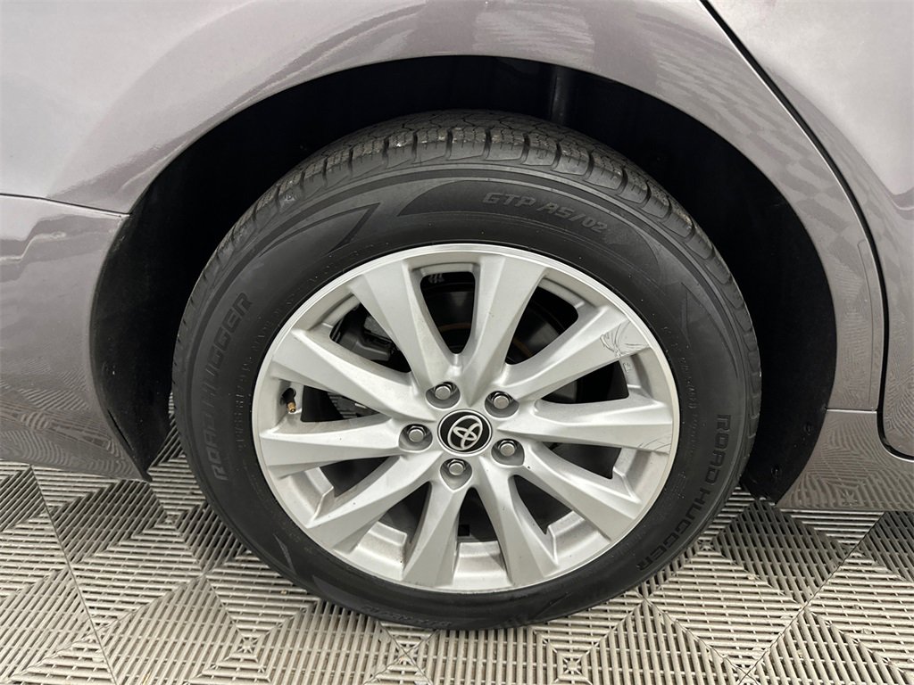 Used 2020 Toyota Camry LE image 18