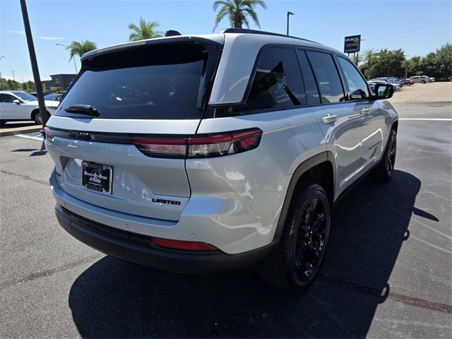 Used 2024 Jeep Grand Cherokee Limited w/ Black Appearance Package image 6