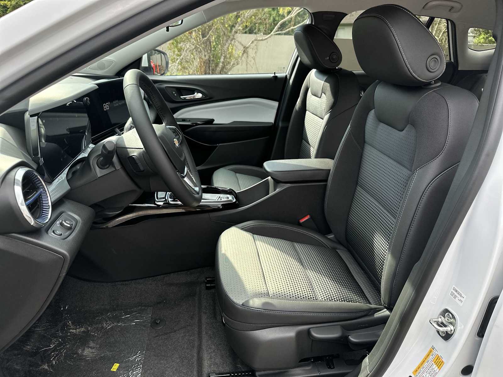New 2026 Chevrolet Trax LT w/ LT Convenience Package FWD image 15
