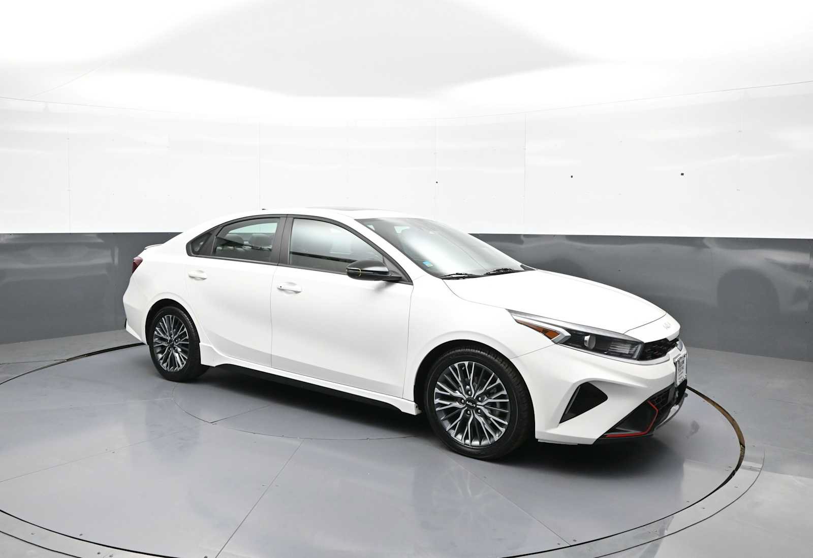 Used 2023 Kia Forte GT-Line w/ GT-Line Premium Package FWD image 4
