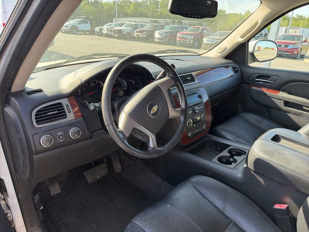 Used 2014 Chevrolet Suburban LT w/ Luxury Package image 6