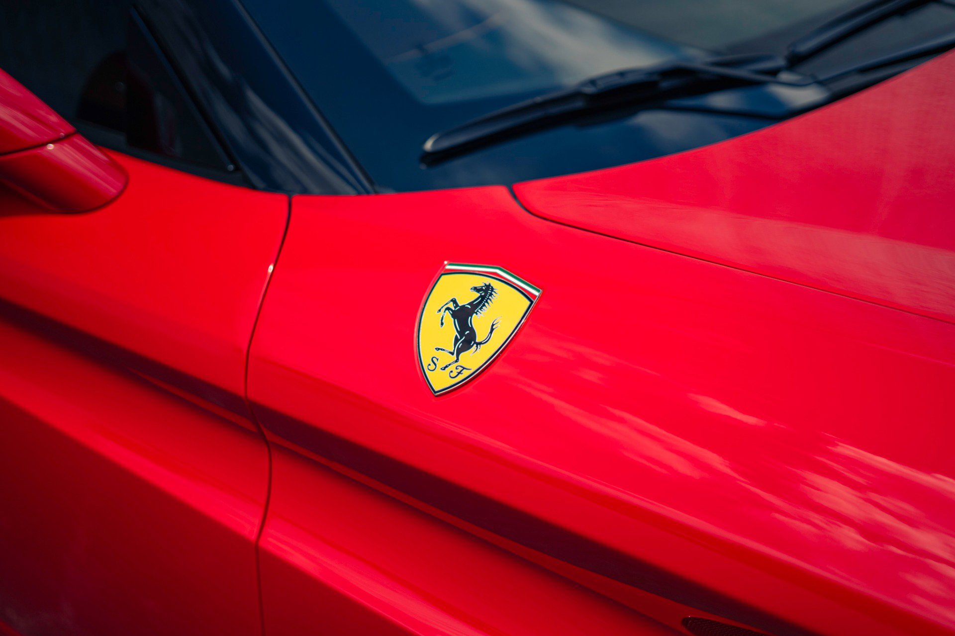 Used 2016 Ferrari California T RWD image 3