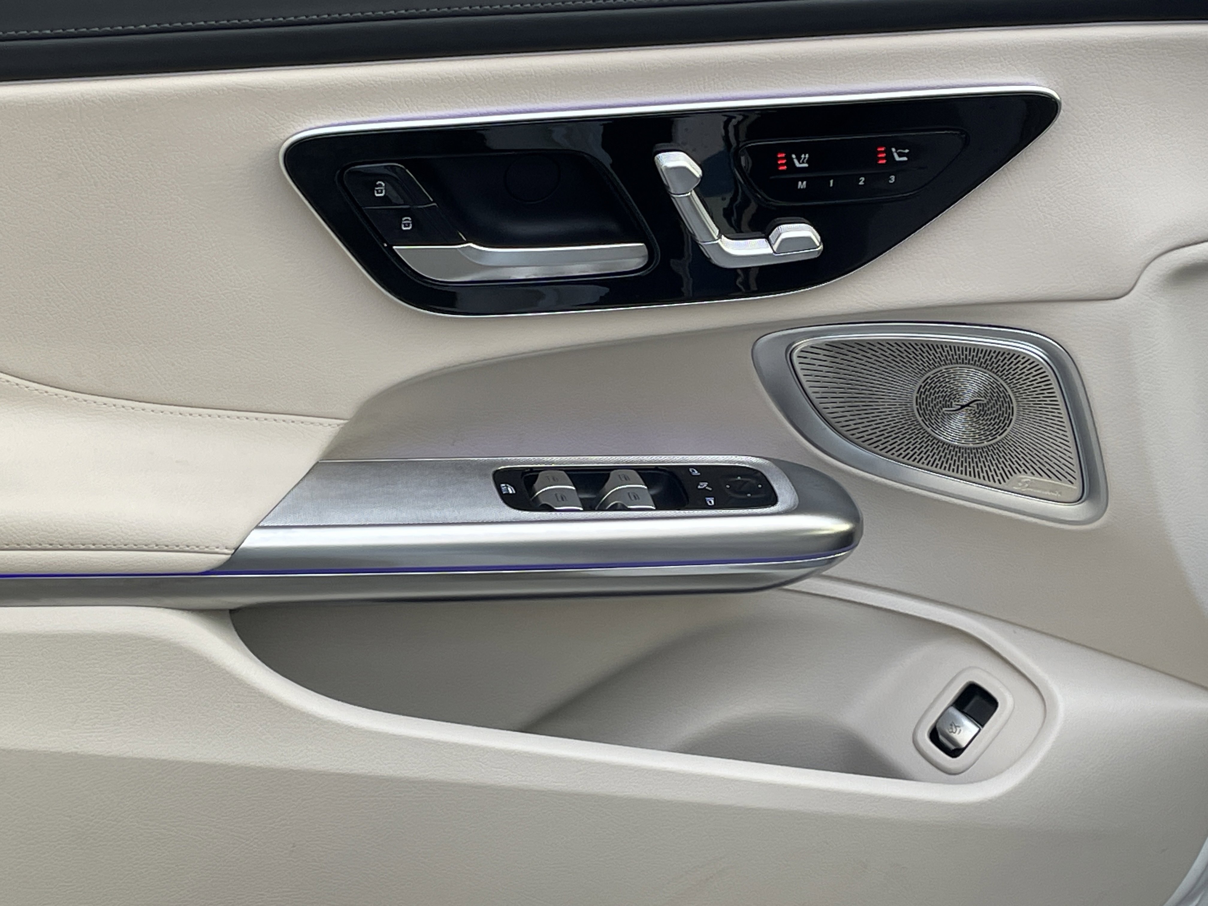 Certified 2024 Mercedes-Benz CLE 300 4MATIC Cabriolet image 28