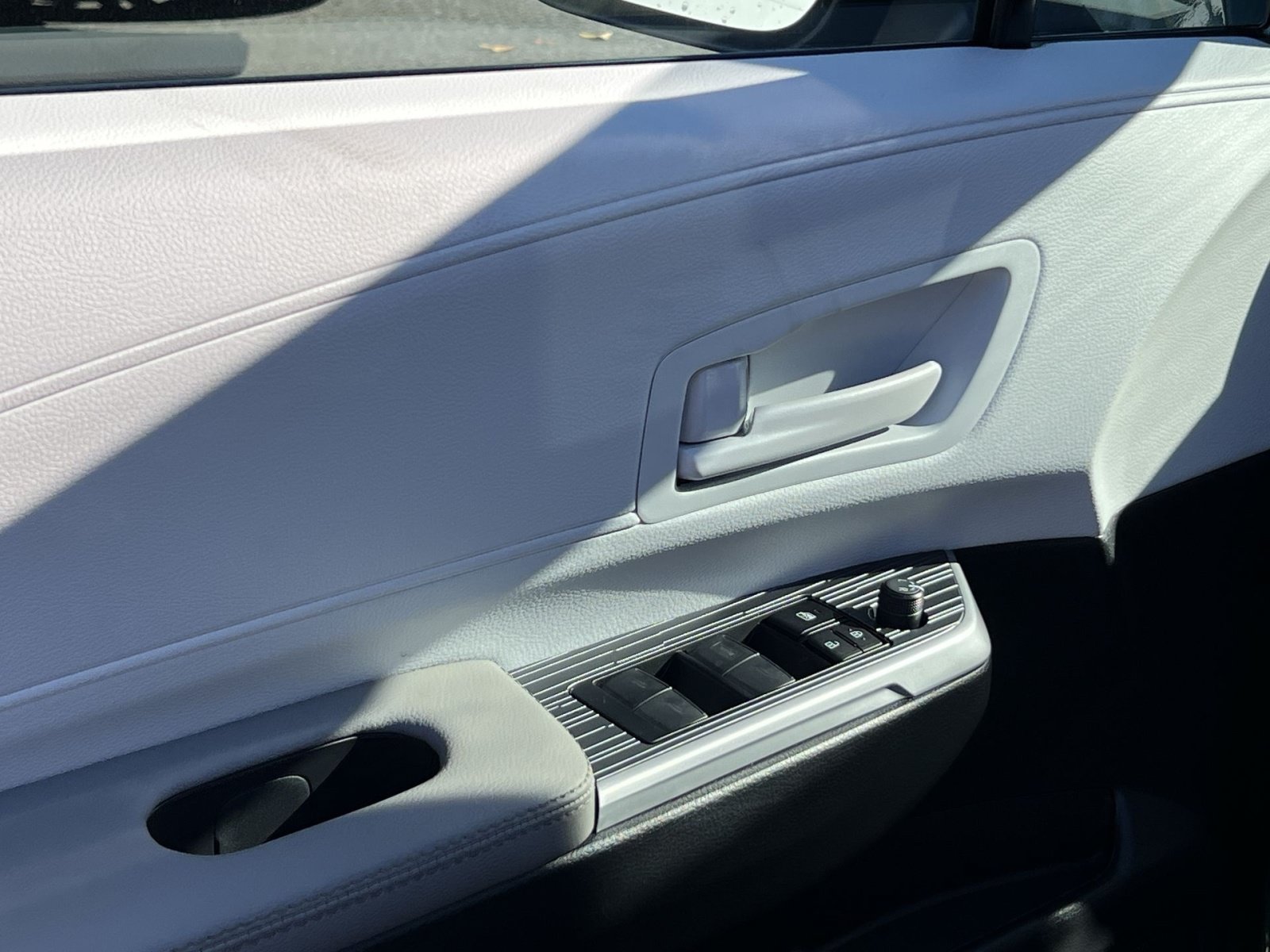 New 2026 Toyota Sienna LE FWD image 10