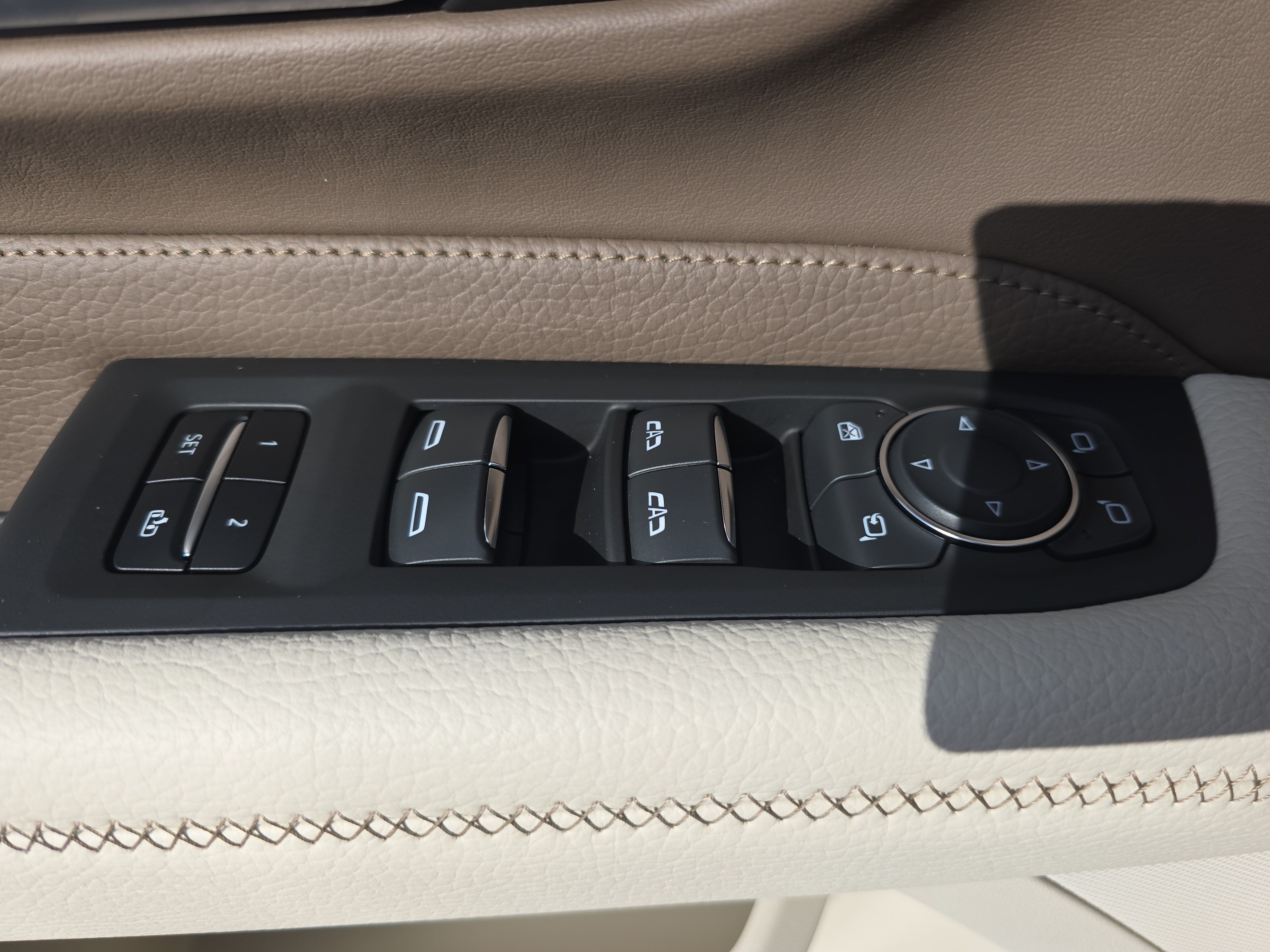 Used 2022 GMC Yukon Denali w/ Denali Premium Package AWD/4WD image 29