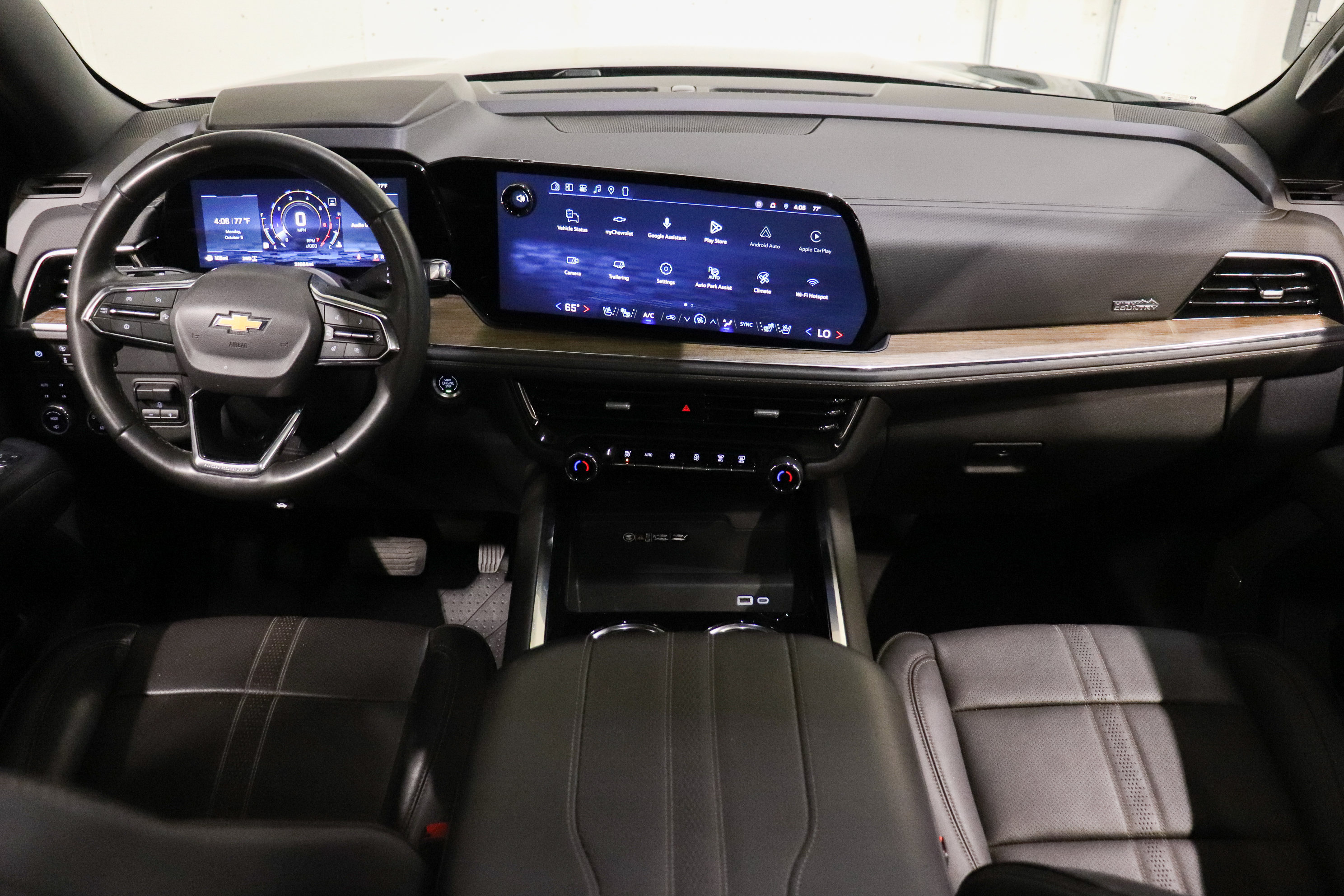 Used 2025 Chevrolet Suburban High Country AWD/4WD image 29