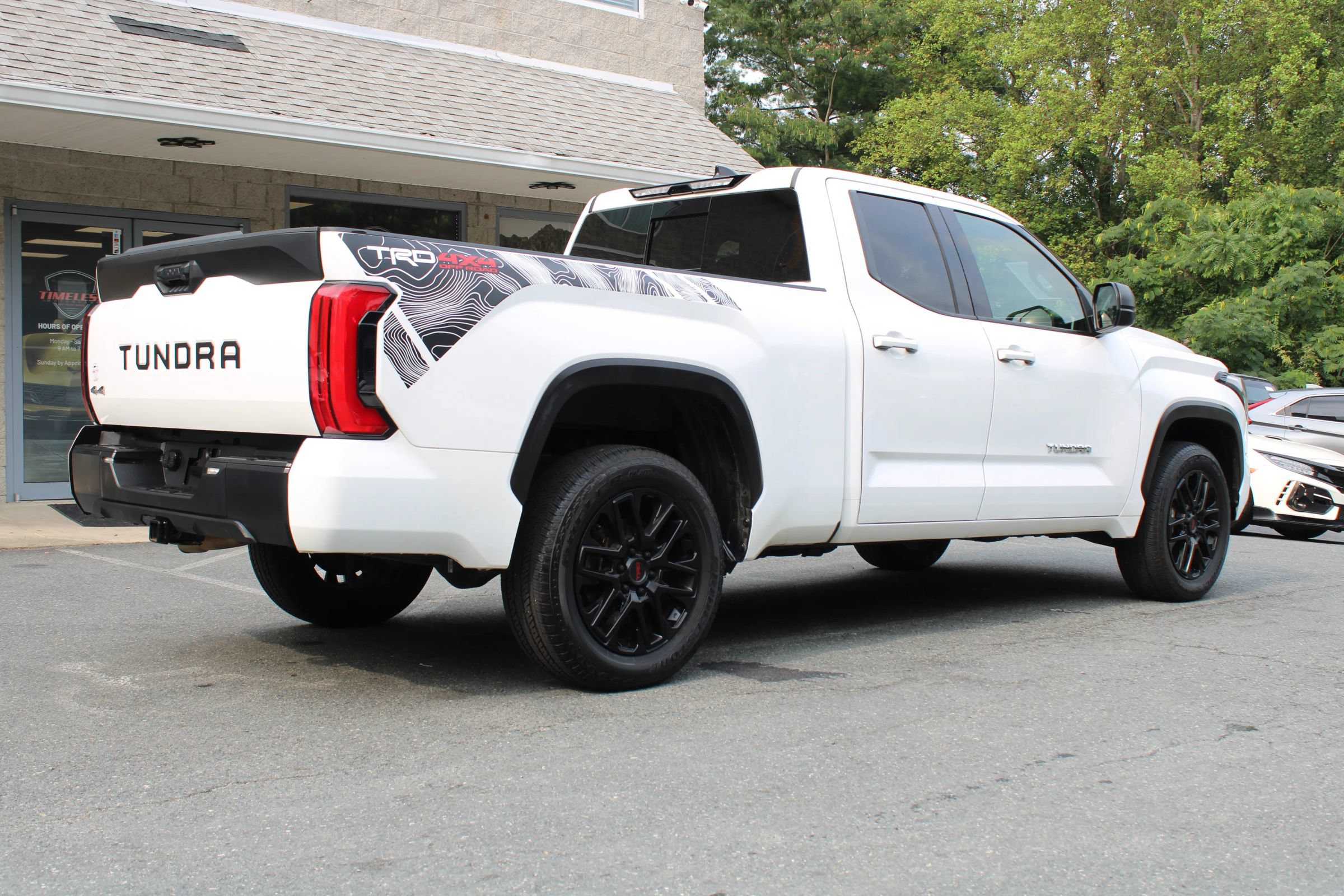 Used 2022 Toyota Tundra SR5 w/ SR5 Premium Package AWD/4WD image 7