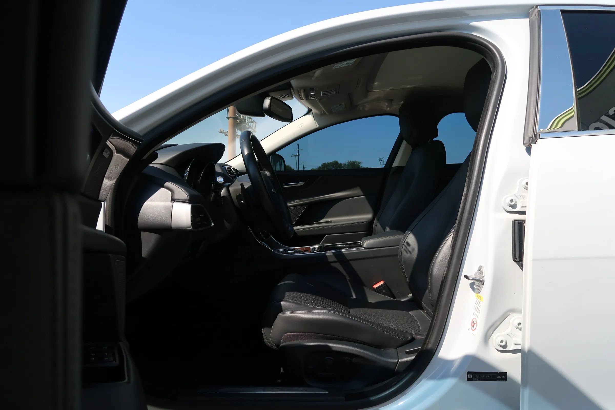 Used 2017 Jaguar XE First Edition RWD image 13