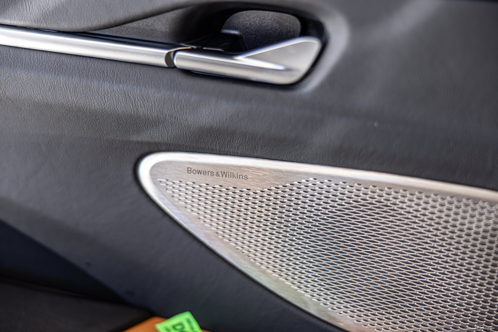 Used 2025 Aston Martin V8 Vantage Coupe RWD image 26