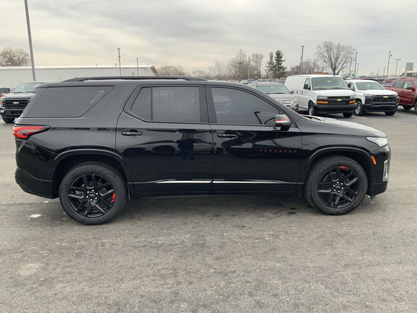 Used 2023 Chevrolet Traverse Premier w/ Redline Edition image 17