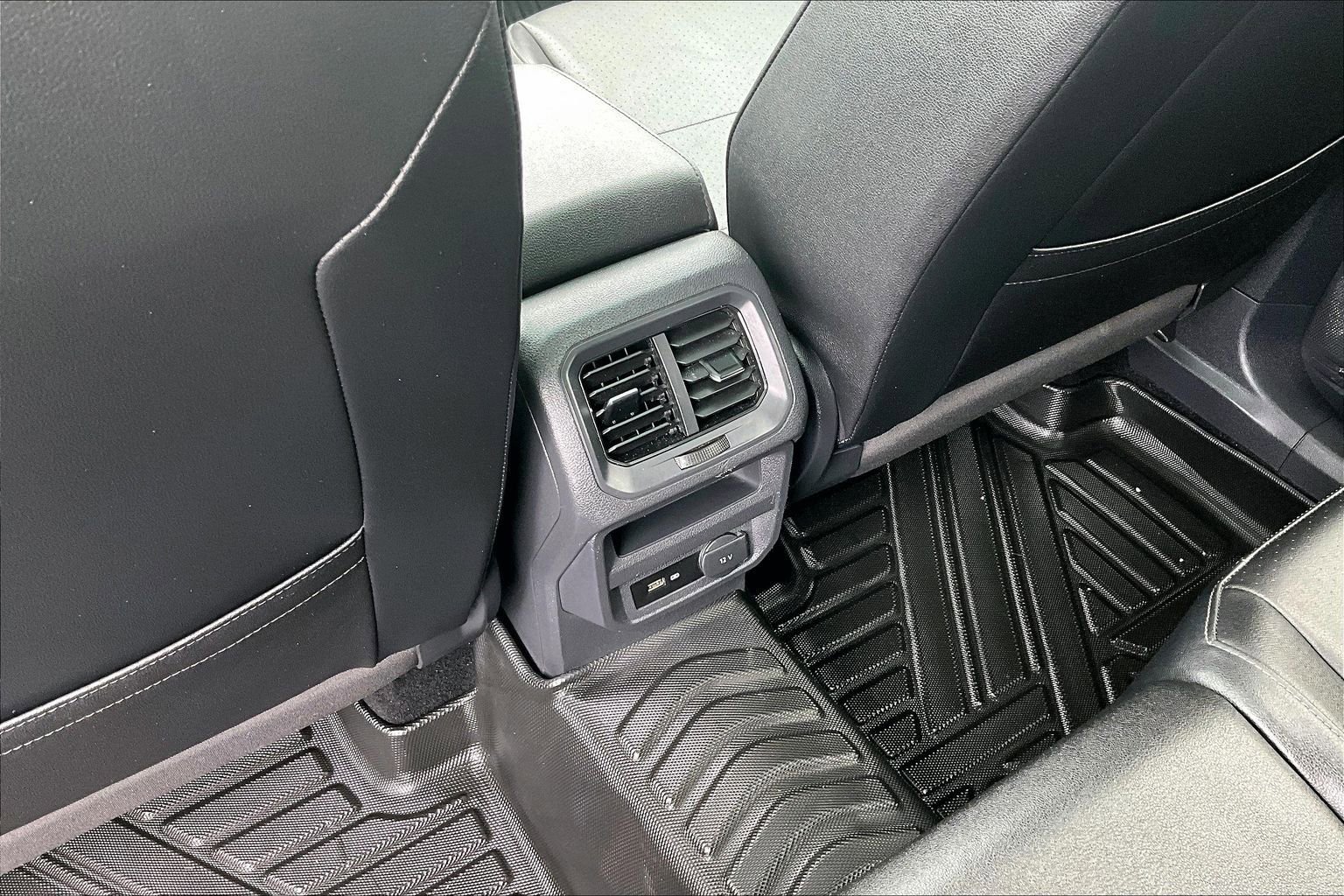 Used 2020 Volkswagen Tiguan SEL FWD image 10