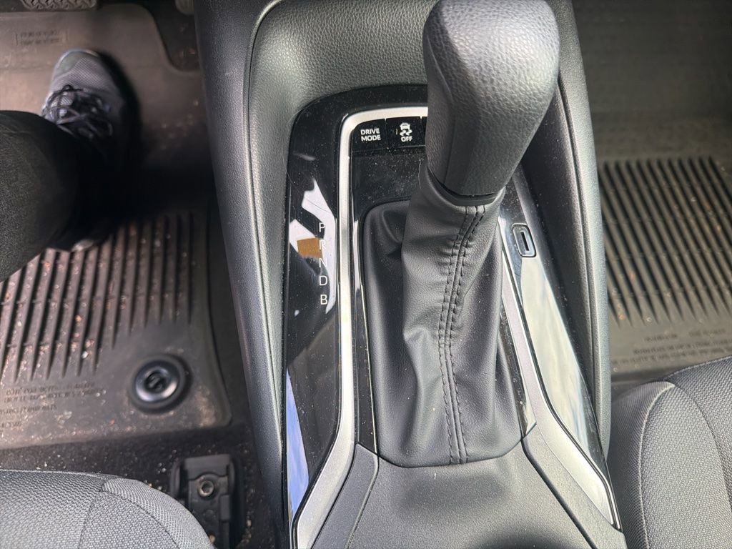 Used 2025 Toyota Corolla LE FWD image 13