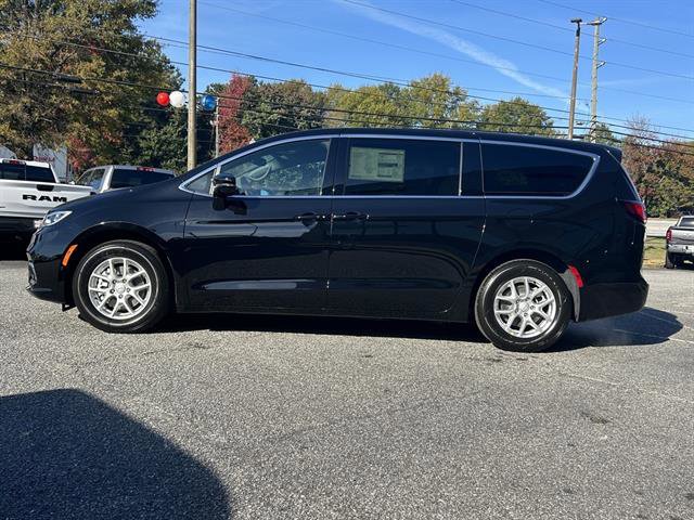 New 2026 Chrysler Pacifica Select image 5