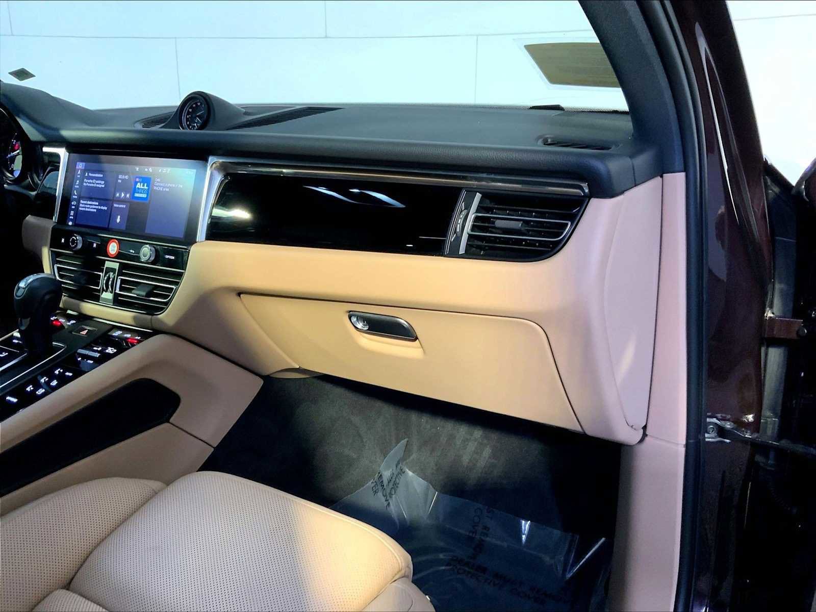 Certified 2025 Porsche Macan image 22