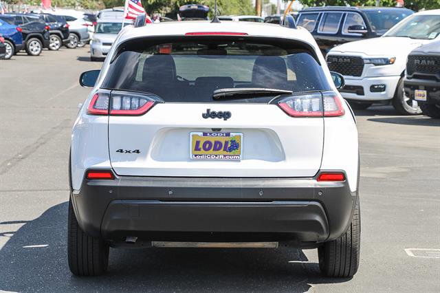 Used 2023 Jeep Cherokee Altitude Lux image 3