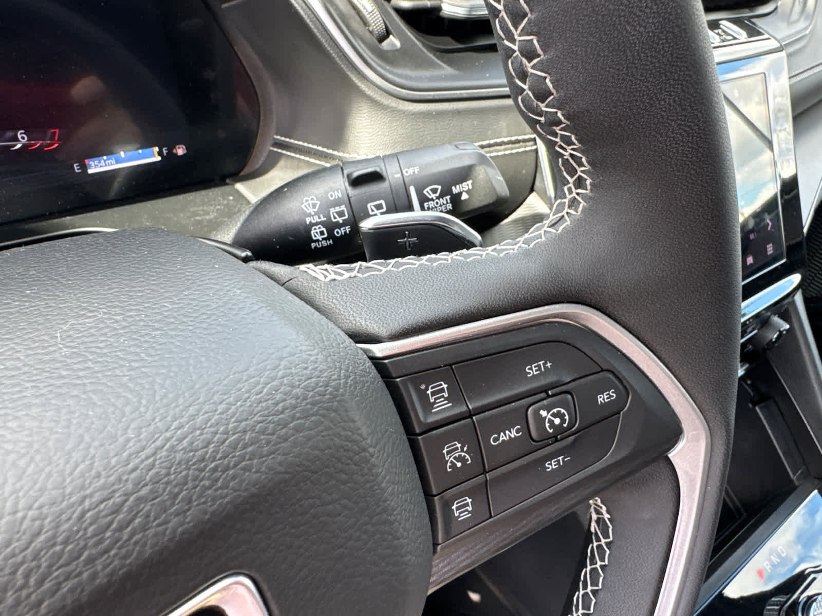 Used 2025 Jeep Grand Cherokee Altitude AWD/4WD image 19