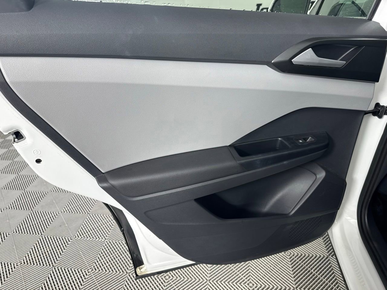 Used 2023 Volkswagen Taos SE image 23