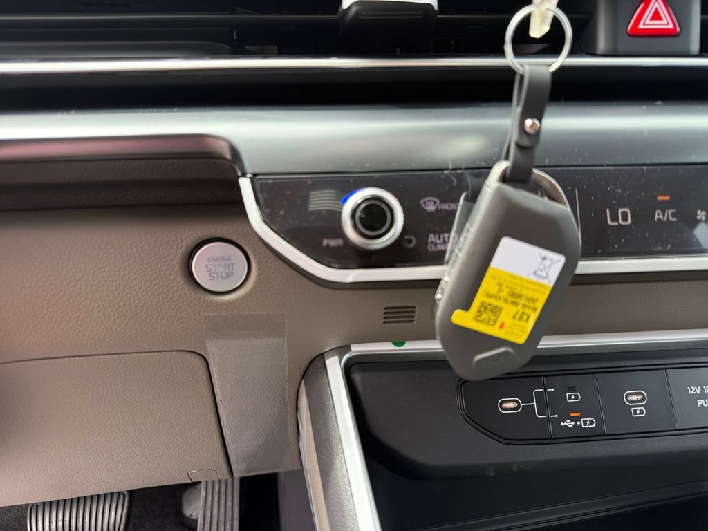 New 2027 Kia Carnival FWD image 28