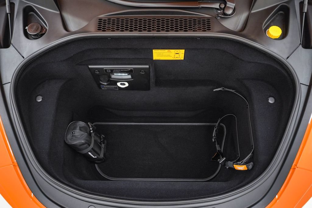 Used 2026 McLaren Artura Spider RWD image 36