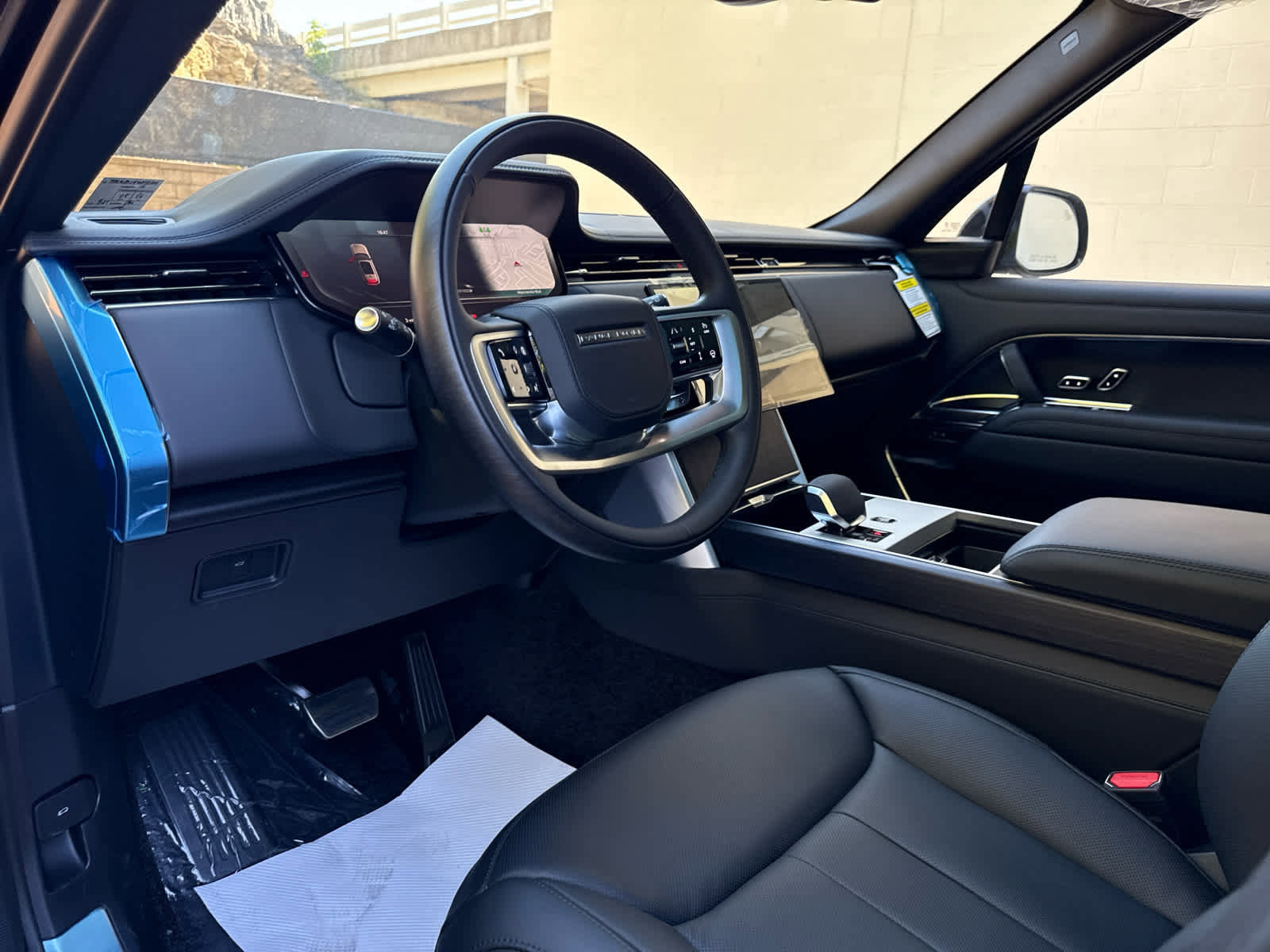 New 2025 Land Rover Range Rover Long Wheelbase SE image 12