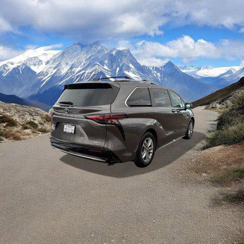 Certified 2023 Toyota Sienna Limited image 5