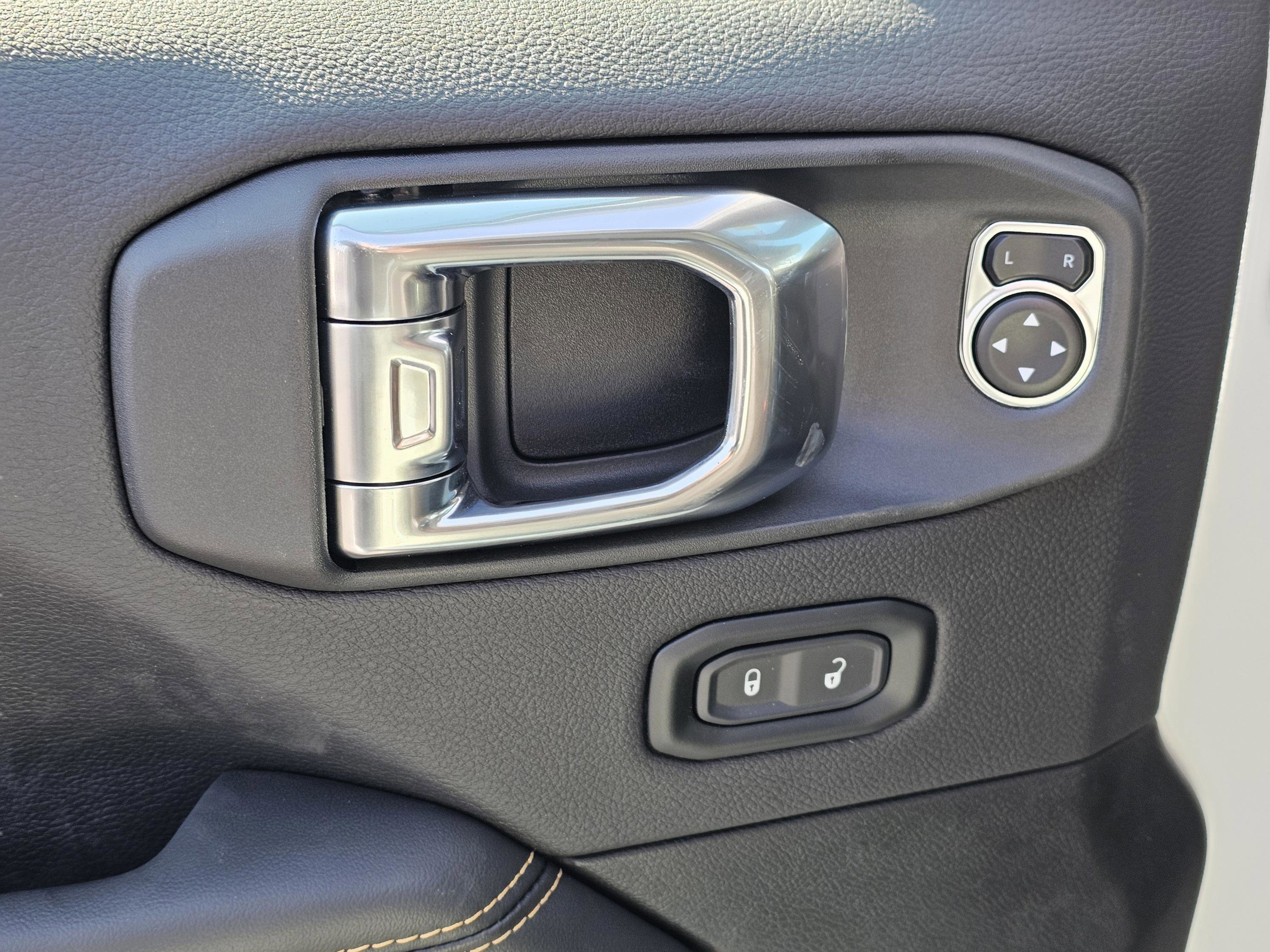 New 2026 Jeep Wrangler Unlimited Sahara AWD/4WD image 16